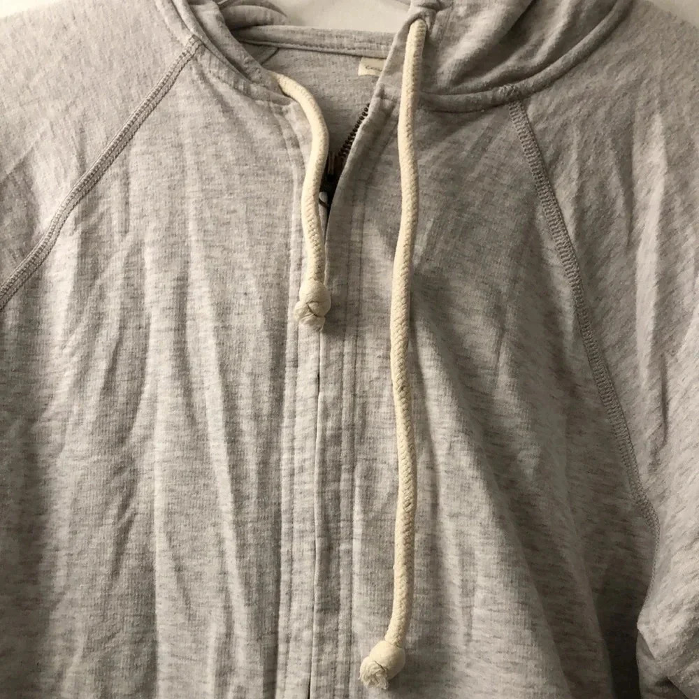 Universal Thread Zip Up - Picture 2 of 5